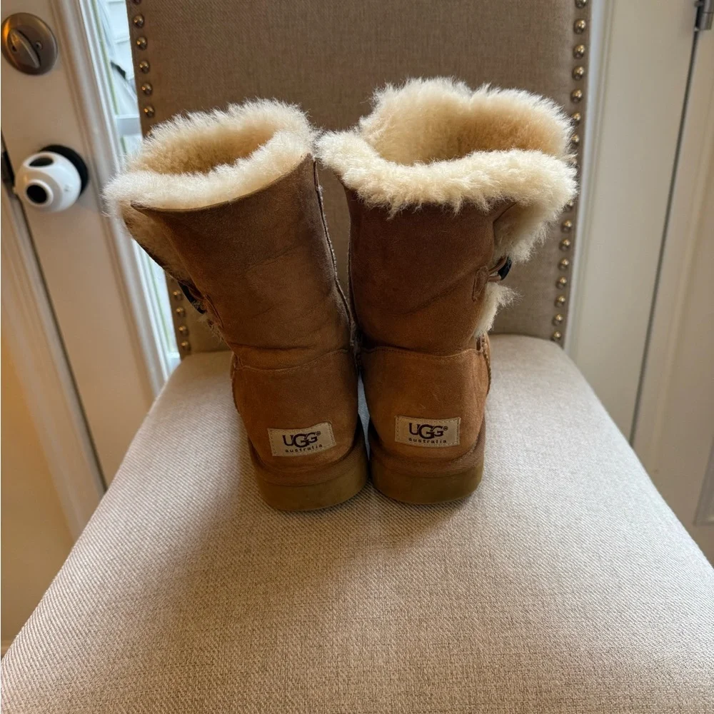 Authentic UGG Australia Bailey Button Boots in Walnut - Size 7 - Picture 7 of 11